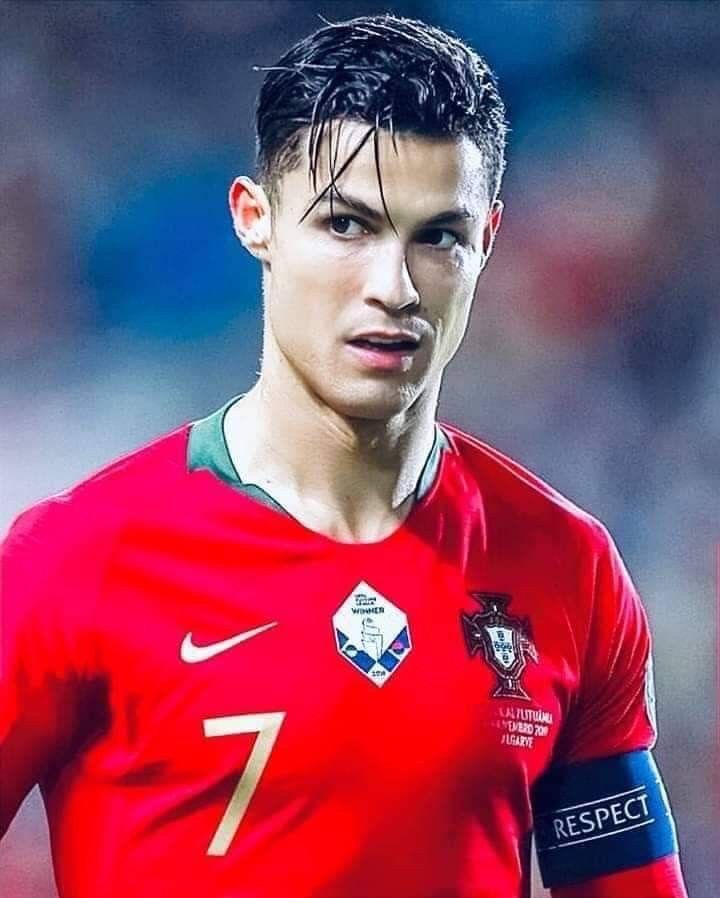 Các fan của Ronaldo sẽ không thể rời mắt khỏi những bức ảnh đẹp như tranh về CR