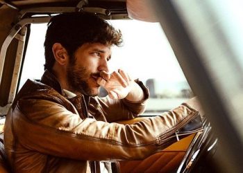 Chỉ vì muốn đêm nay, em không bị lỡ xe buýt