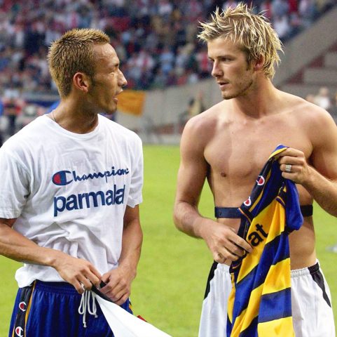 Nakata và Beckham ngày còn thi đấu đầu những năm 2000.