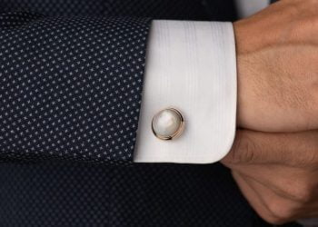 Chọn khuy măng sét hàng hiệu cho quý ông