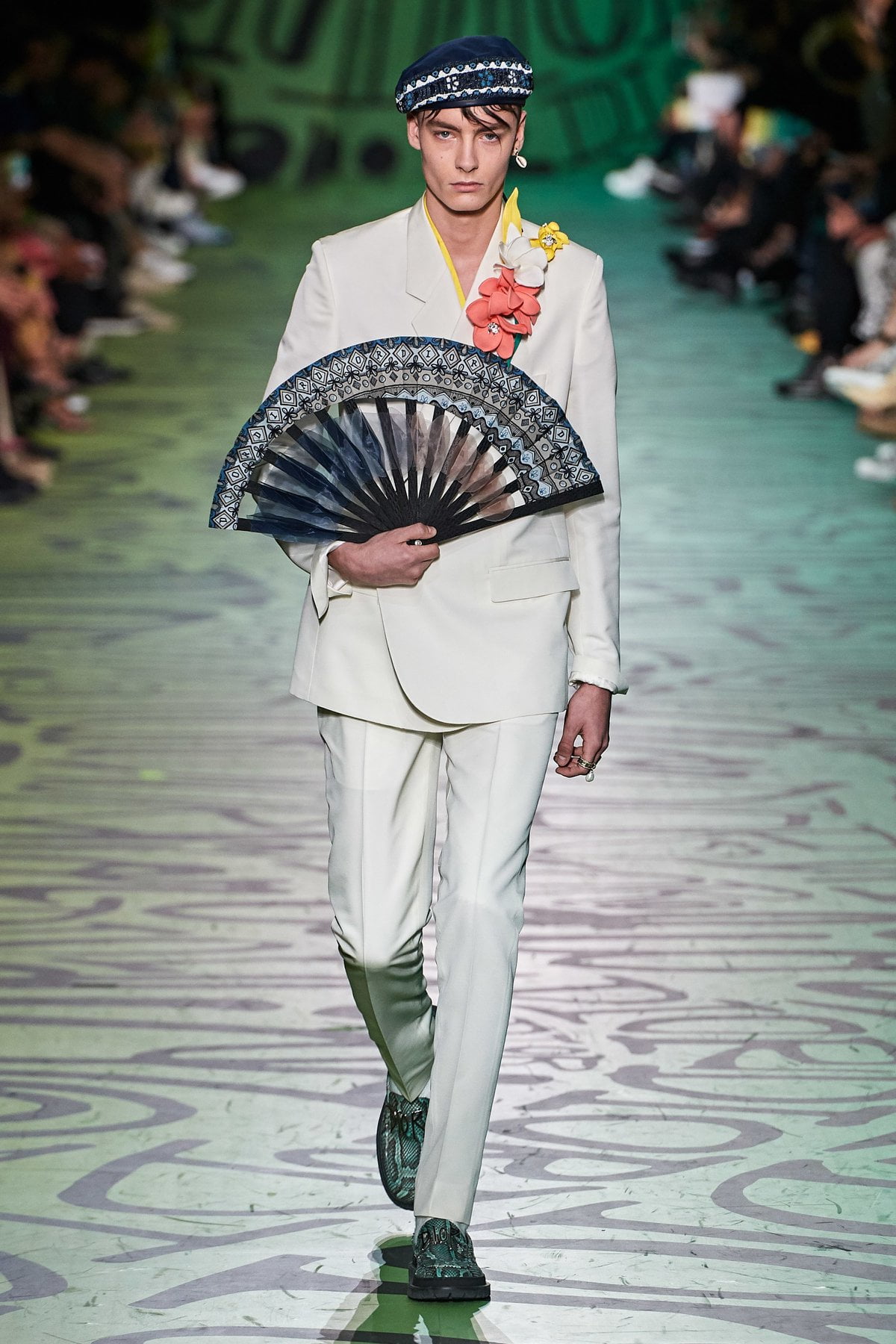Dior muốn đánh gục cả thế giới với dòng thời trang nam đầy nhục cảm 18