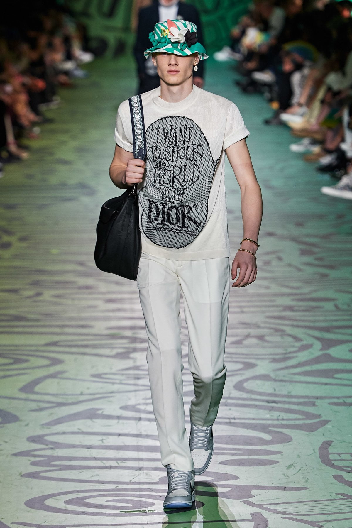 Dior muốn đánh gục cả thế giới với dòng thời trang nam đầy nhục cảm 7