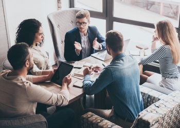 Có nên coi công ty như một gia đình