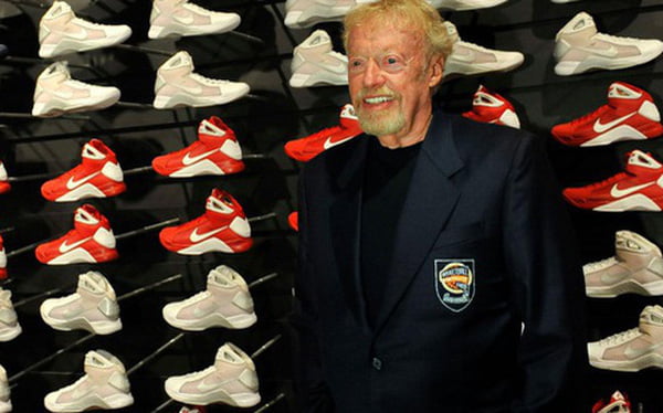 Phil Knight, sáng lập hãng giày và thời trang Nike