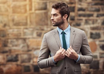 dan ong cam tinh con kien