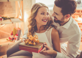 nen-tang-qua-gi-cho-ban-gai-moi-yeu