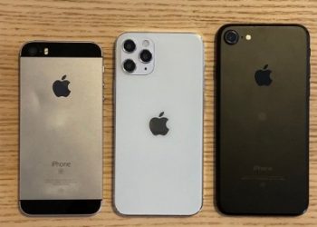 iPhone 12 5.4 inch gọn hơn cả iPhone SE, cầm nắm thoải mái chỉ với một tay