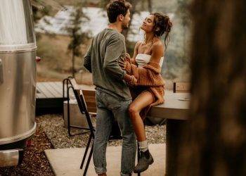 Em yêu anh nhưng anh yêu cô ấy (2)