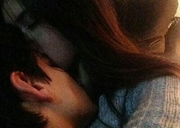 Có nên ngủ với người lạ