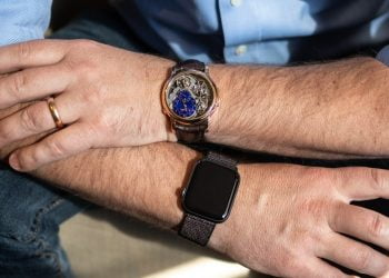 double-wristing-deo-hai-dong-ho-cung-luc