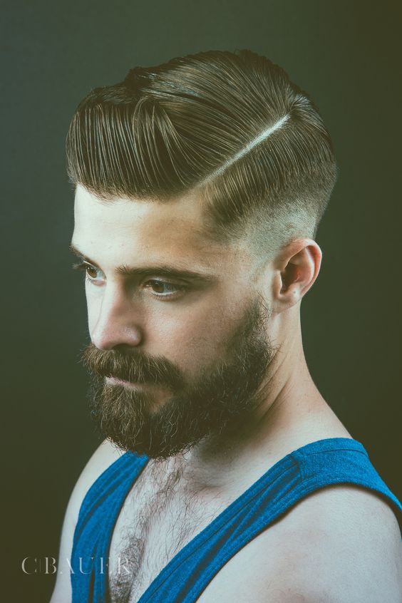 Kiểu tóc side part luôn là lựa chọn thông minh và lịch lãm cho các chàng trai. Và không cần đến tiệm cắt tóc, bạn có thể dễ dàng tạo kiểu tóc side part tại nhà với vài bước đơn giản. Hãy xem hình ảnh để tìm hiểu cách làm và cùng trổ tài tạo kiểu cho mái tóc của mình.