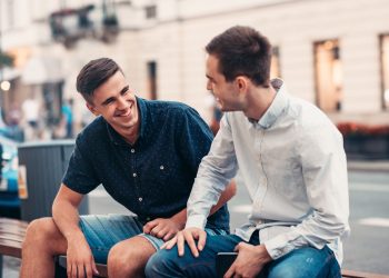 cách bắt chuyện với người lạ