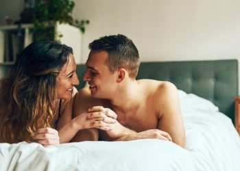 Đàn ông thích phụ nữ làm gì khi ân ái?