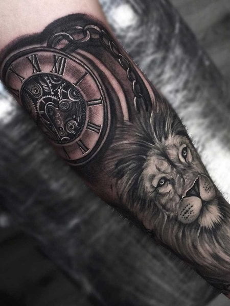 Hình xăm đồng hồ và sư tử
