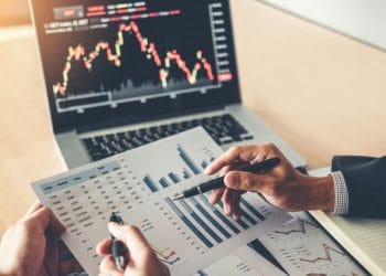 Có nên đầu tư chứng khoán, forex, tiền ảo không?