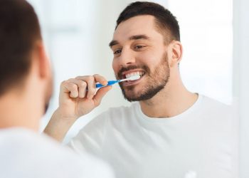 đánh răng trước hay sau khi ăn sáng