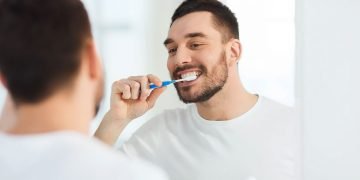 đánh răng trước hay sau khi ăn sáng