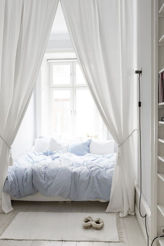 Phòng ngủ màu xanh và trắng
