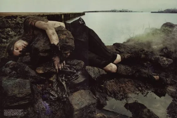 “Water and Oil” của Vogue Italia, 2010