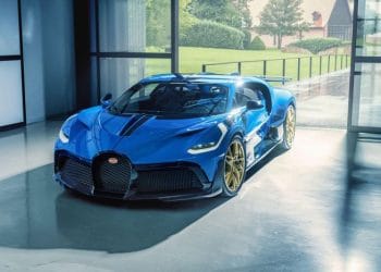 Bugatti Divo màu xanh