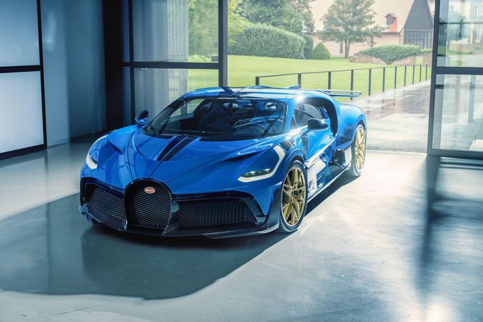 Bugatti Divo màu xanh
