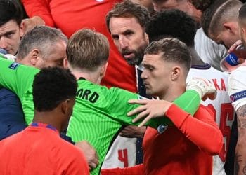 Bóng đá không trở về nhà