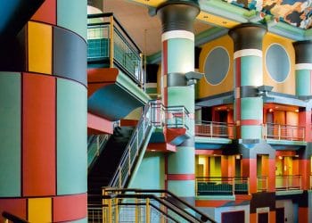 Duncan Hall, USA, 1996, thiết kế bởi John Outtam.