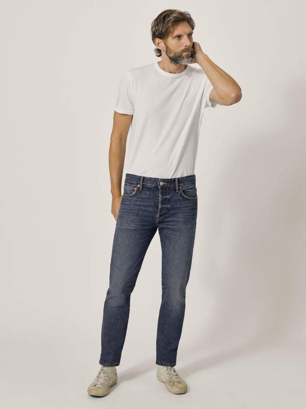 Quần jeans bóp ống (Straight Taper)