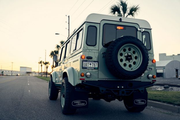 Land Rover Defender Himalaya Hue 166