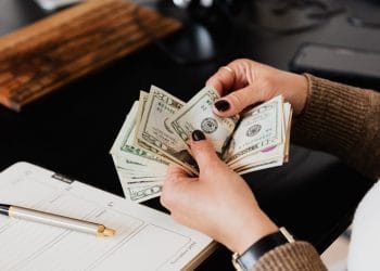 cạm bẫy chi tiêu