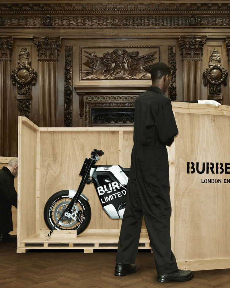 xe máy Burberry