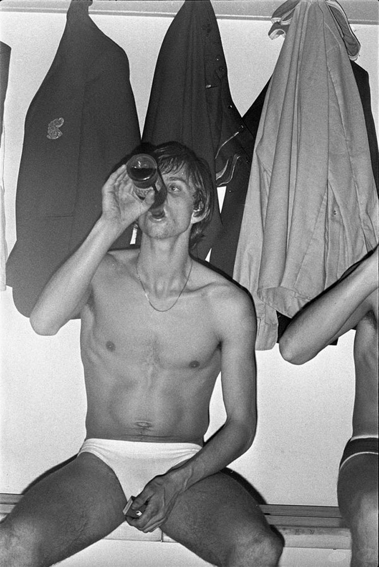 Johan Cruyff hút thuốc