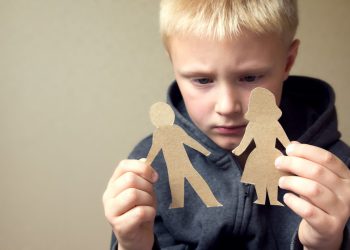 con sống với ai khi cha mẹ ly hôn