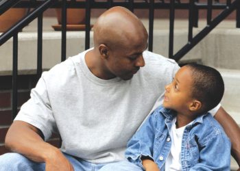 dạy con kỹ năng phản biện