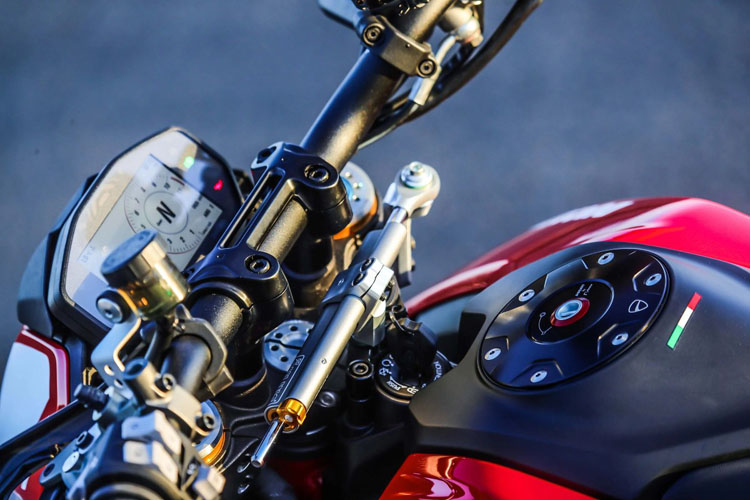 review Ducati Hypermotard 950