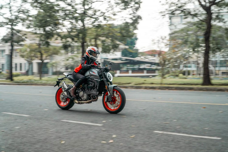 Ducati Monster mới 