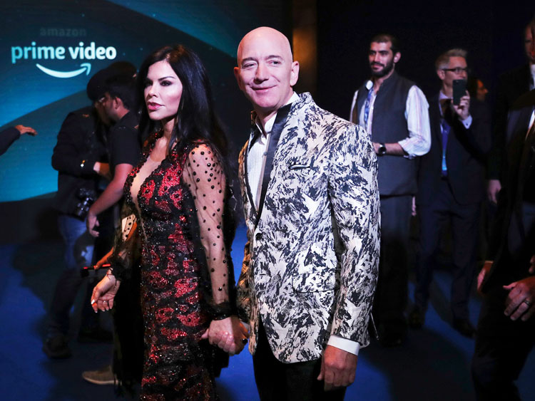 trang phục của Jeff Bezos