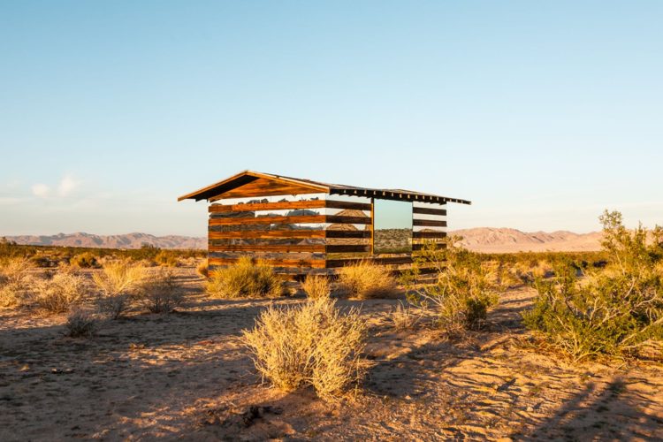 Lucid Stead - Nhà gương trong suốt giữa sa mạc ở Mỹ