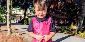 con trai muốn mặc váy