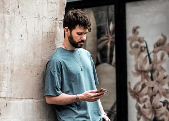 phối đồ với áo thun oversize nam