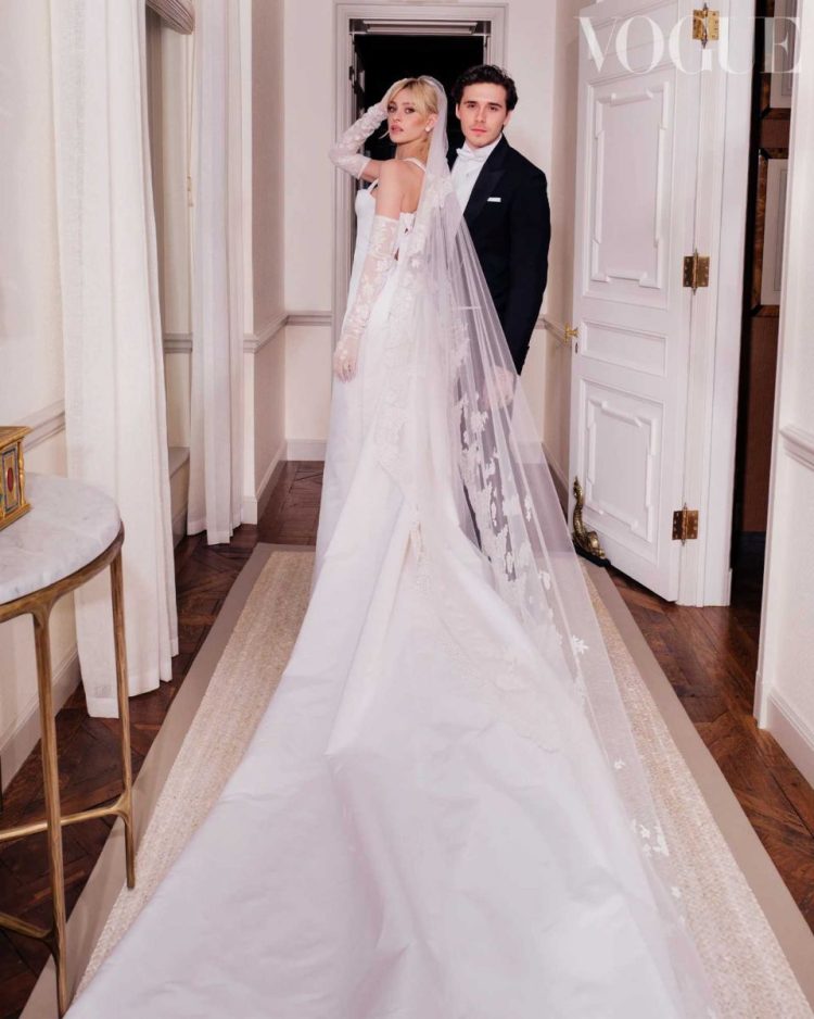 Váy cưới của Nicola Peltz Beckham