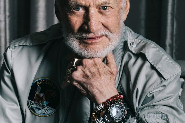 Đồng hồ Omega Speedmaster của Buzz Aldrin