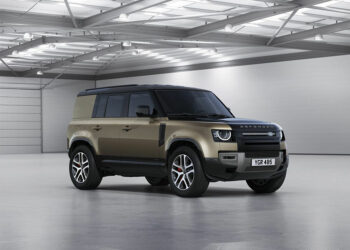 Land Rover Defender 130 mới