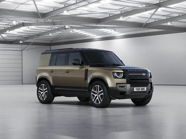 Land Rover Defender 130 mới