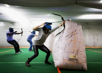 Bắn cung đối kháng thể thao