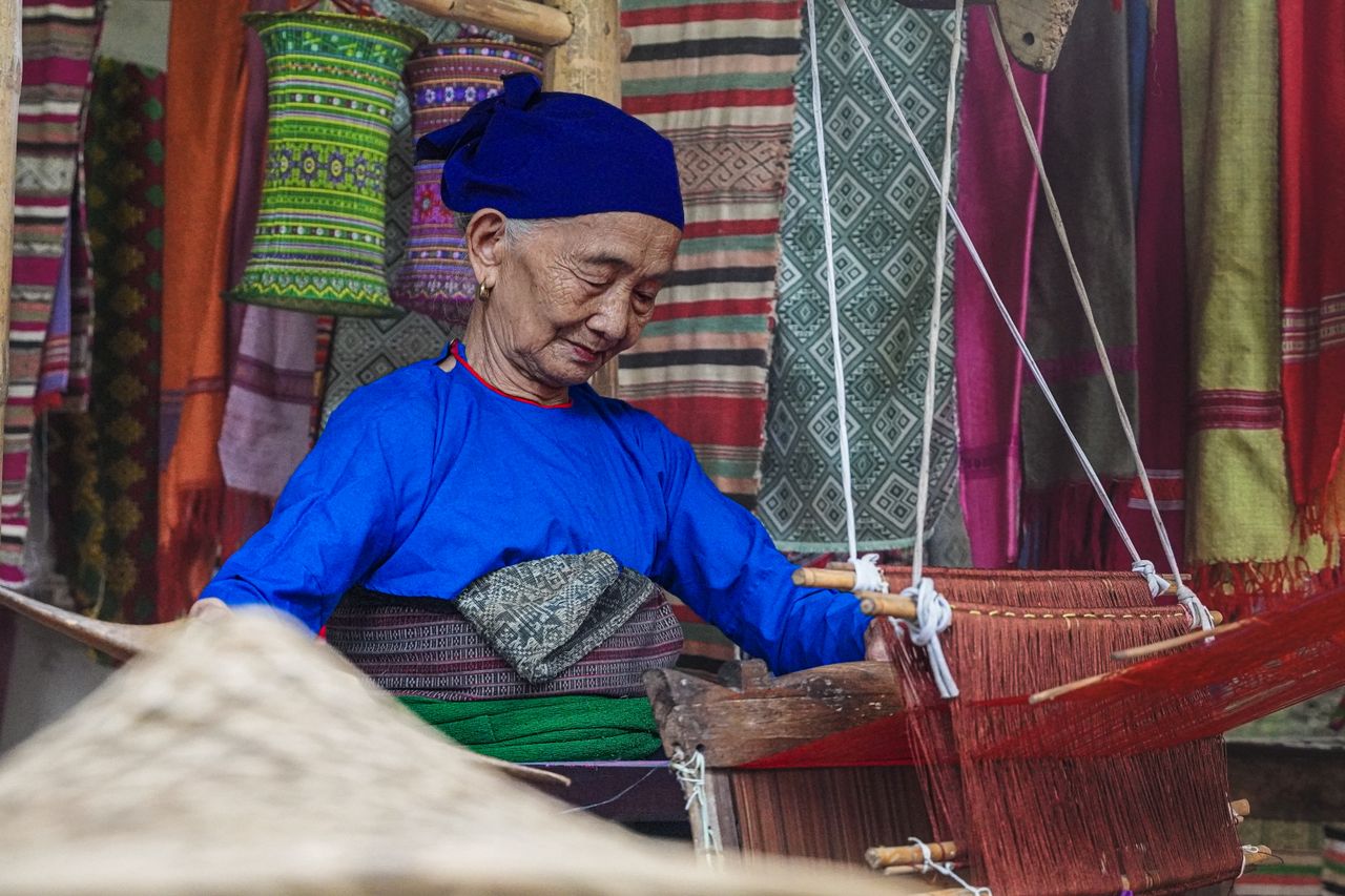 Dệt thổ cẩm