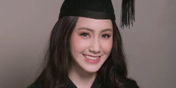 nữ cử nhân