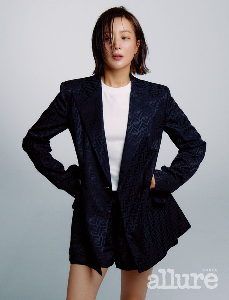 Kim Hee Sun ở tuổi 45
