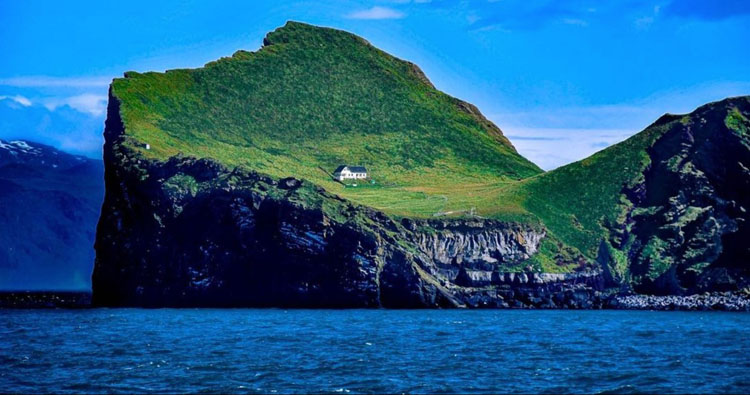 Ngôi nhà cô đơn nhất thế gian trên đảo Ellidaey