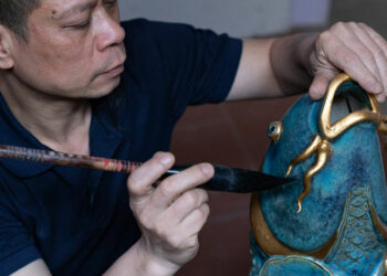 Nghệ nhân gốm Nguyễn Hùng.